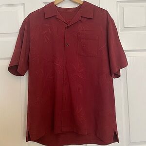 Men’s Tommy Bahama short sleeved shirt. Size Large. Maroon with pattern